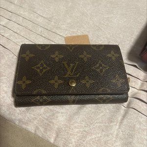 LM Monogram wallet - great deal!